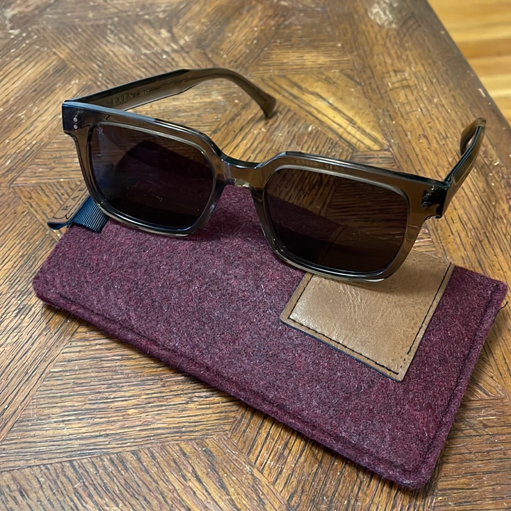 Raen sunnies - like new!